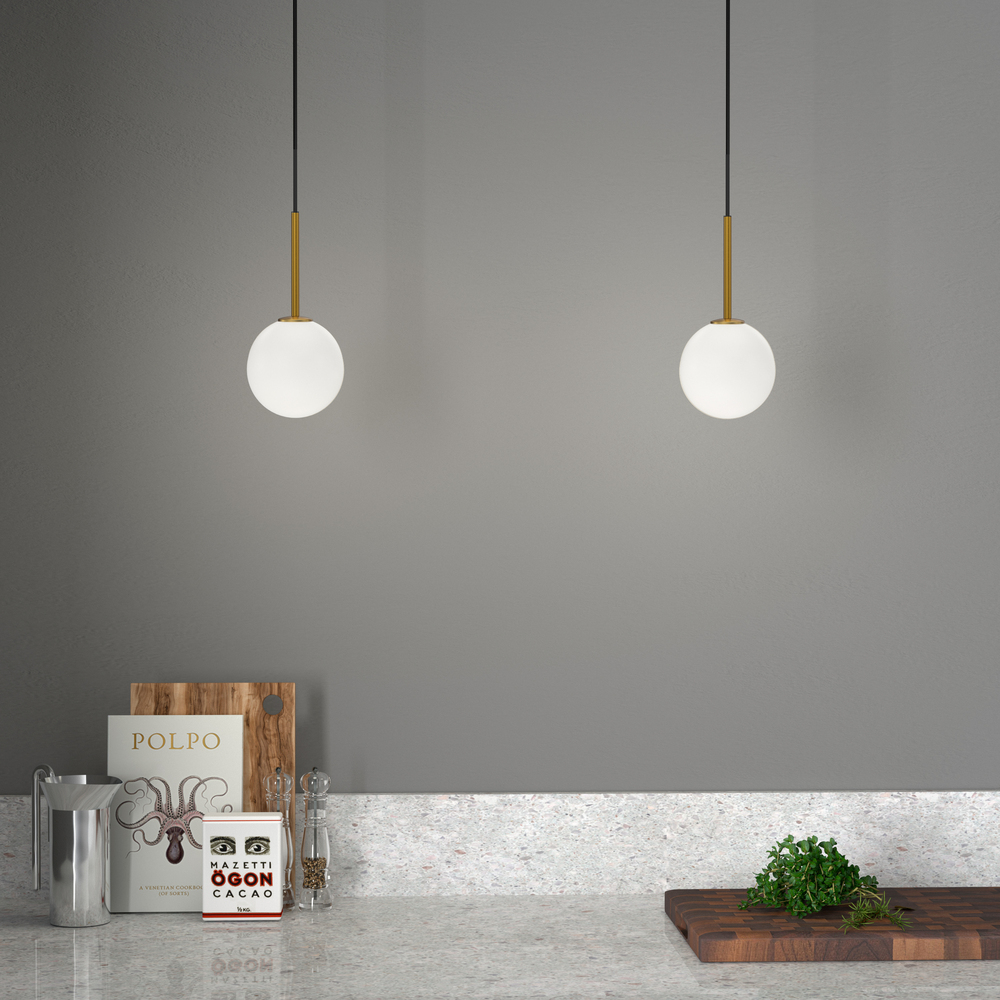 Ballon Ø14 Laiton/or suspension De Herstal - Placera Ballon pendel i ditt vardagsrum som ett kluster eller k&ouml;k f&ouml;r att ge ditt hem en trendig, ungdomlig atmosf&auml;r och en str&aring;lande personlighet eller varf&ouml;r inte &ouml;ver nattduksbordet!