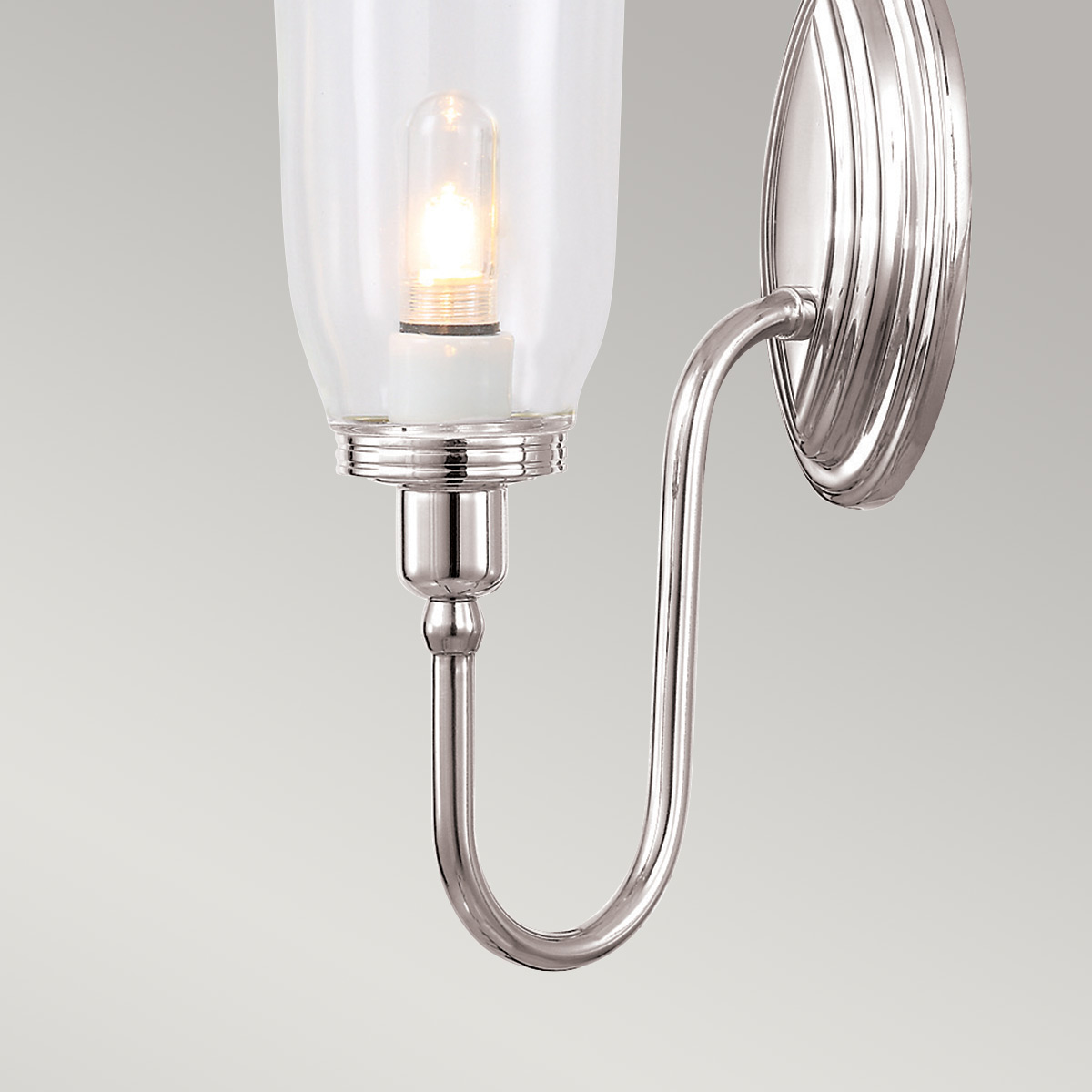 Blake 34cm Nickel poli lampe de salle de bain De Elstead Lighting - La lampe est disponible dans plusieurs styles et finitions de verre et est propos&eacute;e avec des surfaces en chrome poli, en nickel poli et en laiton poli.