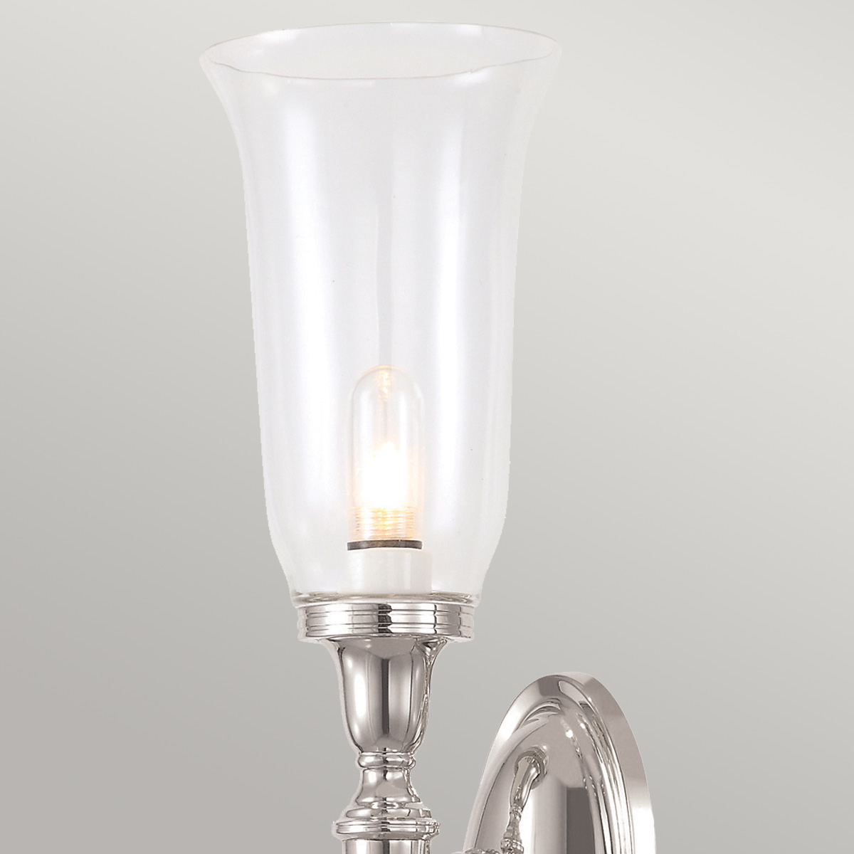 Dryden 40cm Nickel poli lampe de salle de bain De Elstead Lighting - La lampe est disponible en plusieurs finitions, telles que le chrome poli, le nickel poli et le laiton poli, offrant une flexibilité en termes de style et de décoration.