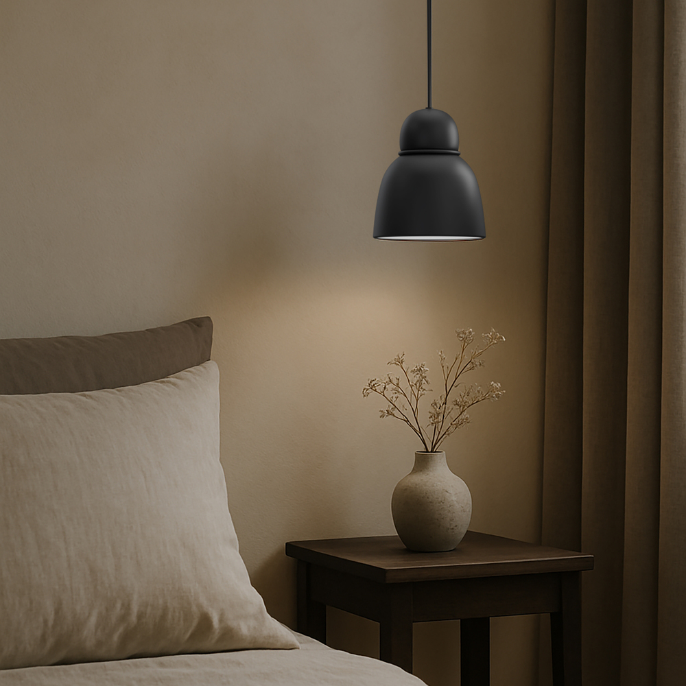Bird Ø17 Noir suspension De Belid - Optez pour une couleur unique ou ajoutez une touche de couleur avec un anneau d'une teinte différente.