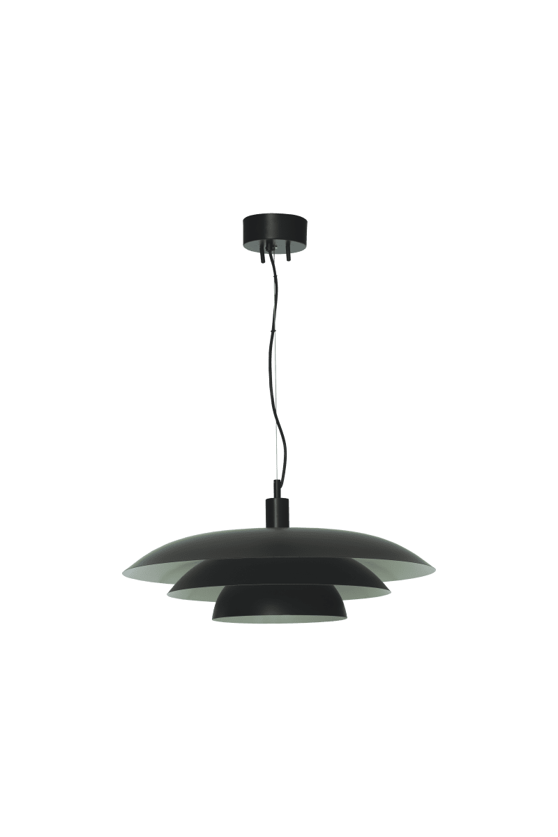 Epsilon Ø56 Noir suspension De Aneta Lighting - Son abat-jour en m&eacute;tal noir, compos&eacute; de trois parties, assure une diffusion agr&eacute;able de la lumi&egrave;re et &eacute;vite l'&eacute;blouissement.