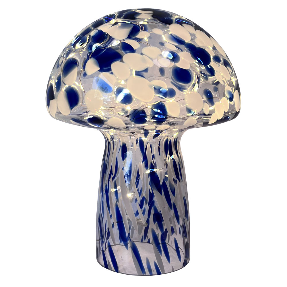 Mushroom 23cm Bleu lampe de table De Pixie Design - Gr&acirc;ce &agrave; la guirlande lumineuse de 50 petites ampoules, elle diffuse une belle lumi&egrave;re autour d'elle.