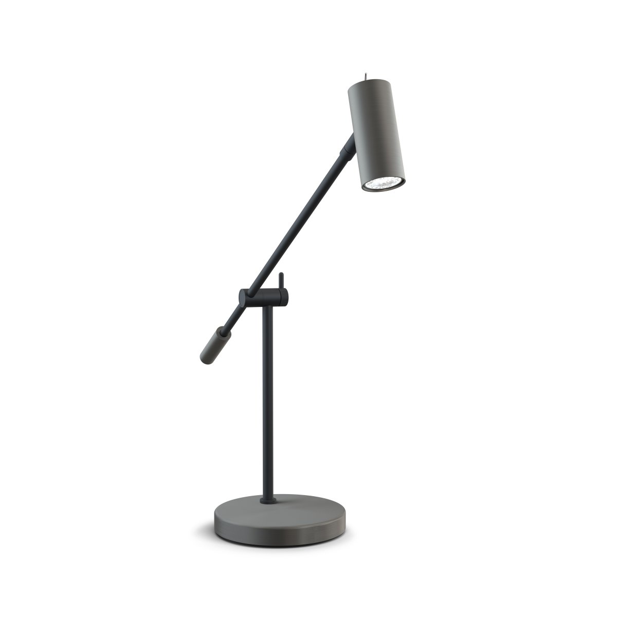 Cato 48cm Gris oxyde lampe de bureau De Belid - Fabriqu&eacute;e en m&eacute;tal de haute qualit&eacute; et &eacute;quip&eacute;e d'un variateur int&eacute;gr&eacute; &agrave; la t&ecirc;te de la lampe, Cato vous offre un contr&ocirc;le total de la luminosit&eacute; et de l'ambiance, vous permettant de cr&eacute;er facilement l'ambiance id&eacute;ale dans votre pi&egrave;ce.