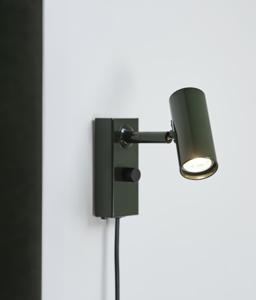 Cato Vert forêt lampe de lecture De Belid - Livrée avec un câble noir de 3 m et une prise.