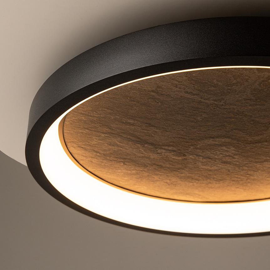 Orign Ø60 Noir plafonnier De Maytoni - Orign est un plafonnier en m&eacute;tal avec une &eacute;l&eacute;gante imitation de pierre au centre, cr&eacute;ant une impression naturelle et exclusive.