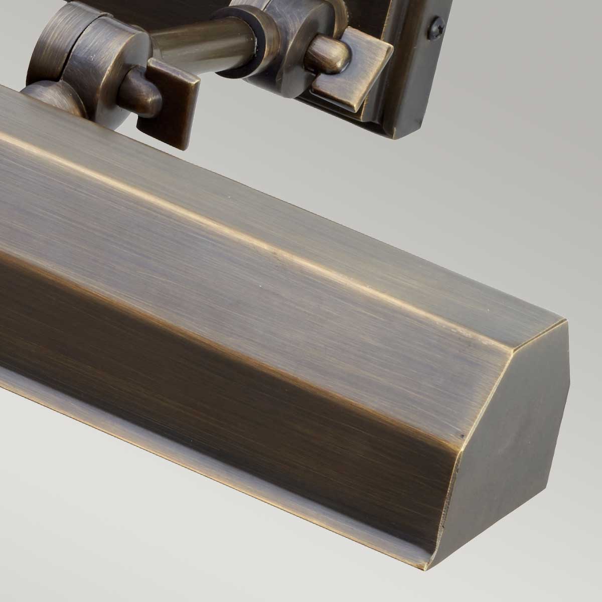 Chawtown 40cm Bronze De Elstead Lighting - L'élégante applique Chawton, en acier finition bronze foncé, séduit par son style classique et intemporel.