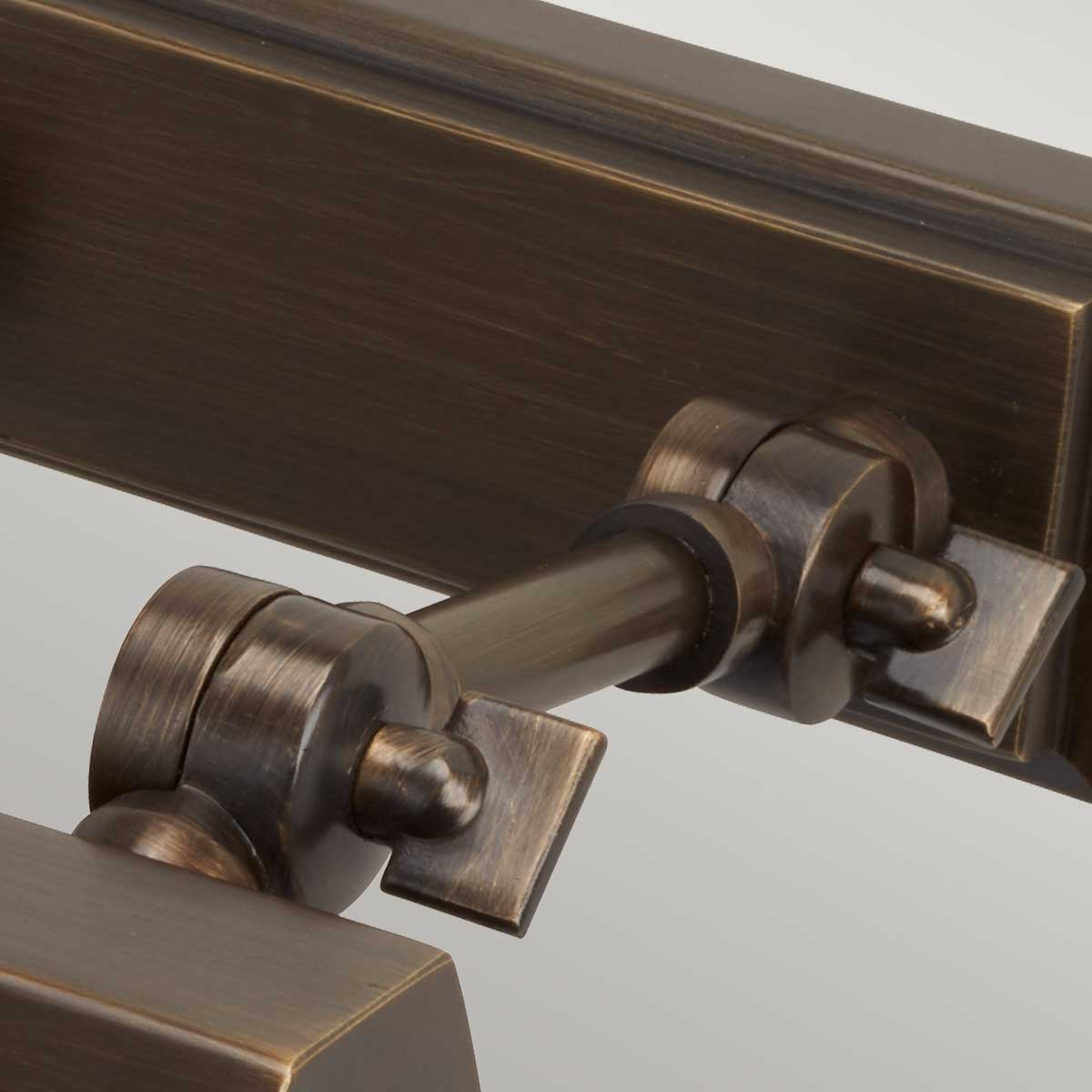 Chawtown 18cm Bronze De Elstead Lighting - L'élégante applique murale Chawton, en acier finition bronze foncé, apporte une touche classique et intemporelle à toute pièce.