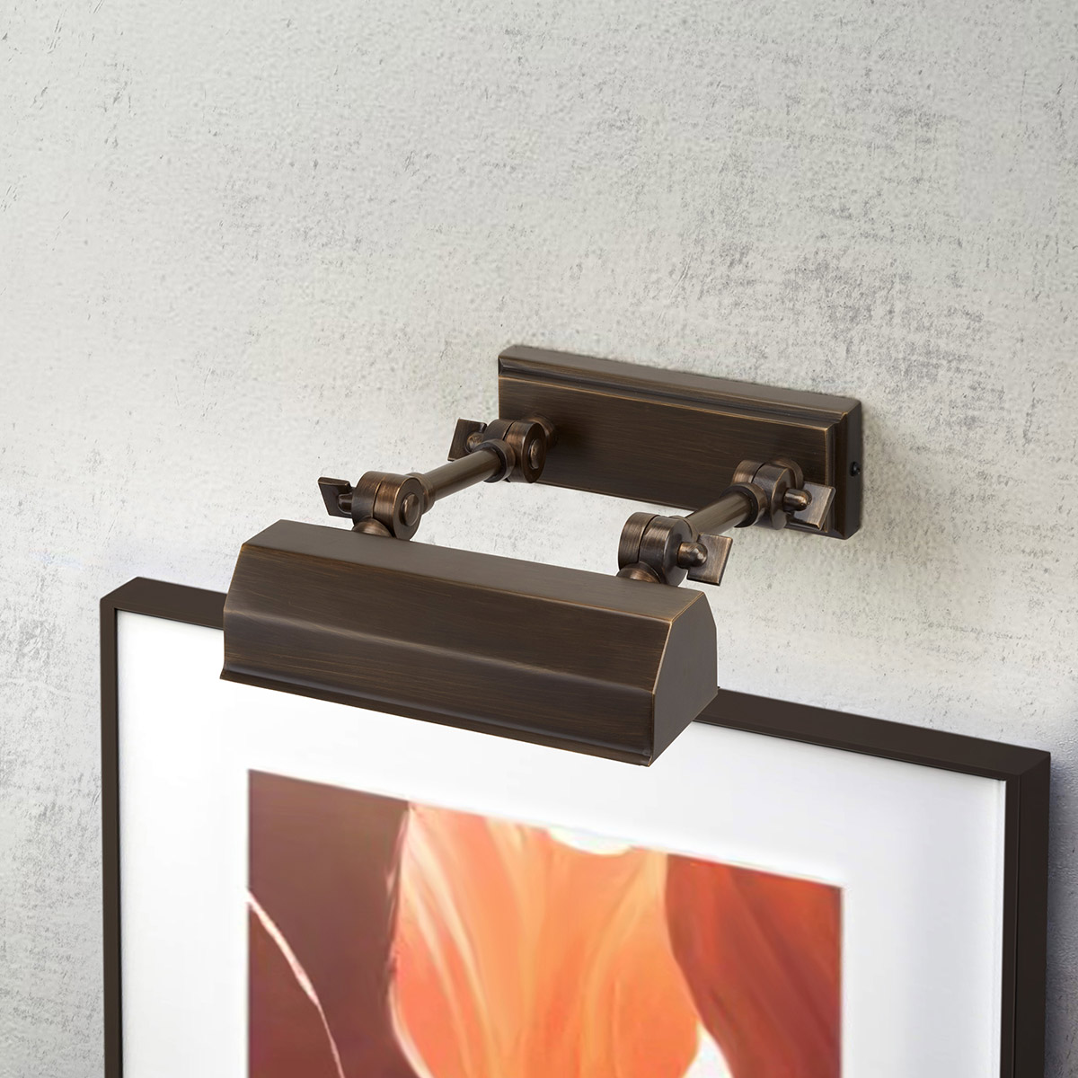 Chawtown 18cm Bronze De Elstead Lighting - L'élégante applique murale Chawton, en acier finition bronze foncé, apporte une touche classique et intemporelle à toute pièce.