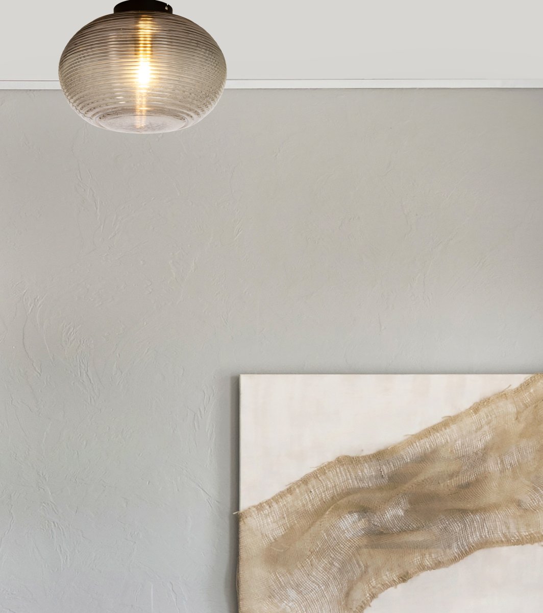 Sefyr Ø32 Couleur fumée plafonnier De Aneta Lighting - Plafonnier SEFYR avec verre plat, nervur&eacute;, color&eacute;, 40 W E27 (non inclus).