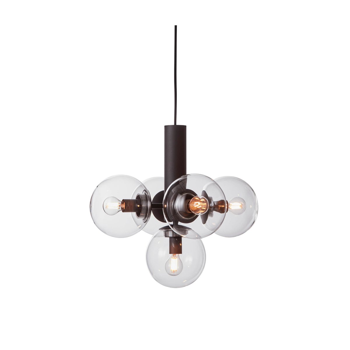 Avenue Ø43 Noir suspension De CO Bankeryd - Avenue est un plafonnier en métal et en verre qui crée une impression calme et simple.