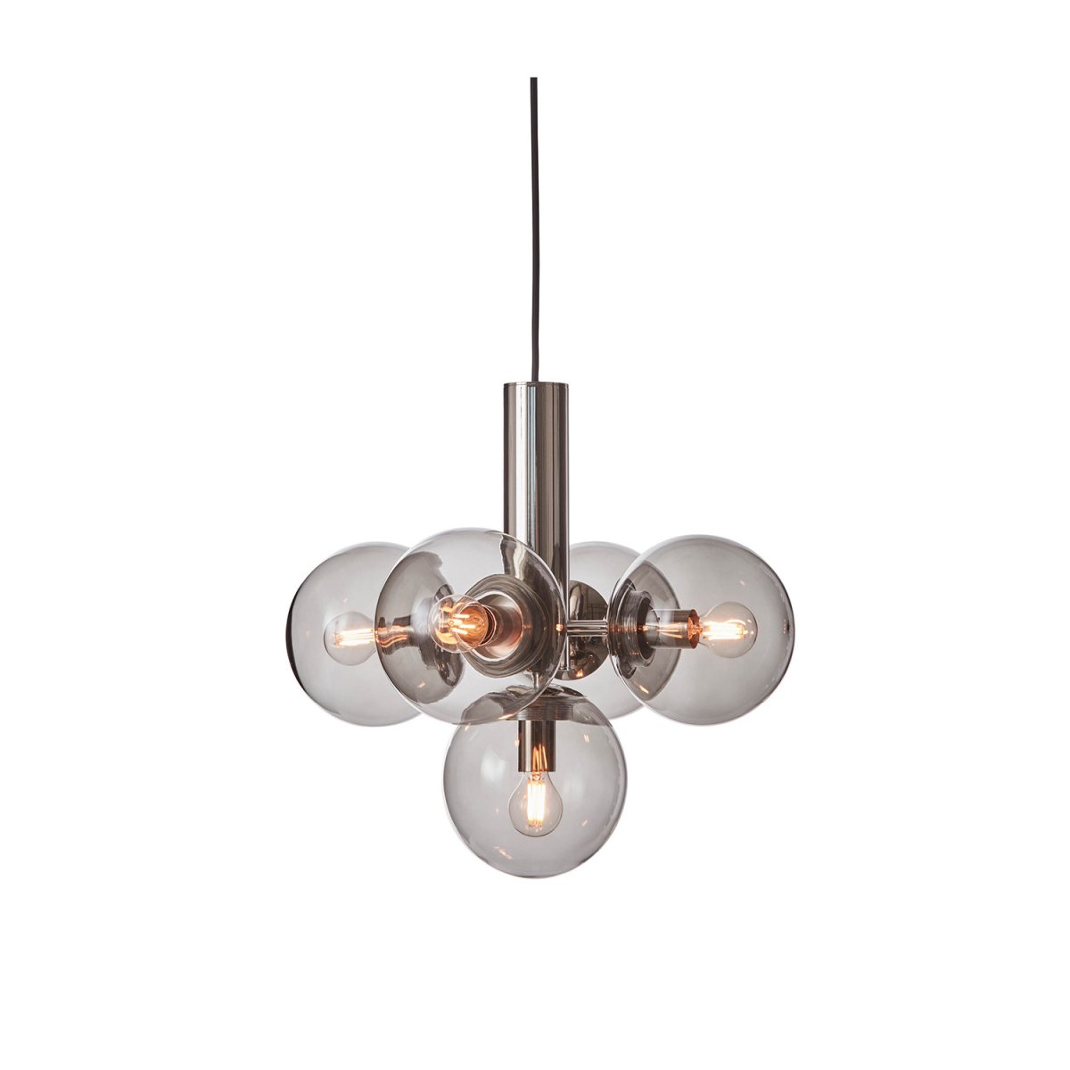 Avenue Ø43 Nickel suspension De CO Bankeryd - Avenue est un plafonnier en métal et en verre qui crée une impression calme et simple.