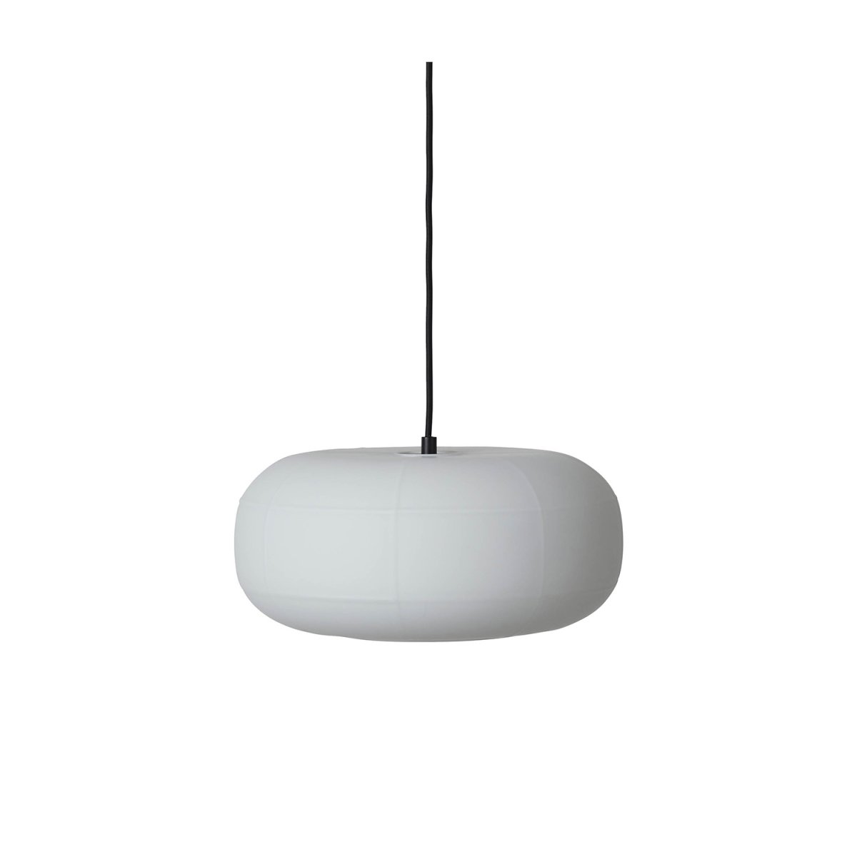 Rut Ø35 Opale suspension De CO Bankeryd - Rut est parfait au-dessus d'une table à manger ou comme éclairage général dans un couloir ou un salon.