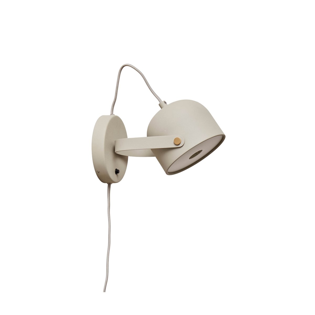 Svejk 13 Beige lampe de lecture De CO Bankeryd - L'applique murale Svejk donne à la pièce une touche scandinave simple et crée à la fois lumière et caractère.