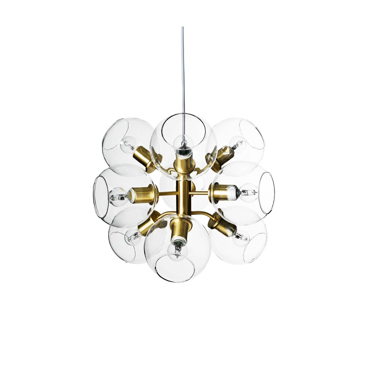 Tage 50 Ø45 Laiton suspension De CO Bankeryd - La lampe convient pour être suspendue plus haut au plafond du salon, dans la chambre pour un éclairage général doux ou au-dessus de la table à manger, où elle joue un rôle et devient un accroche-regard expressif.