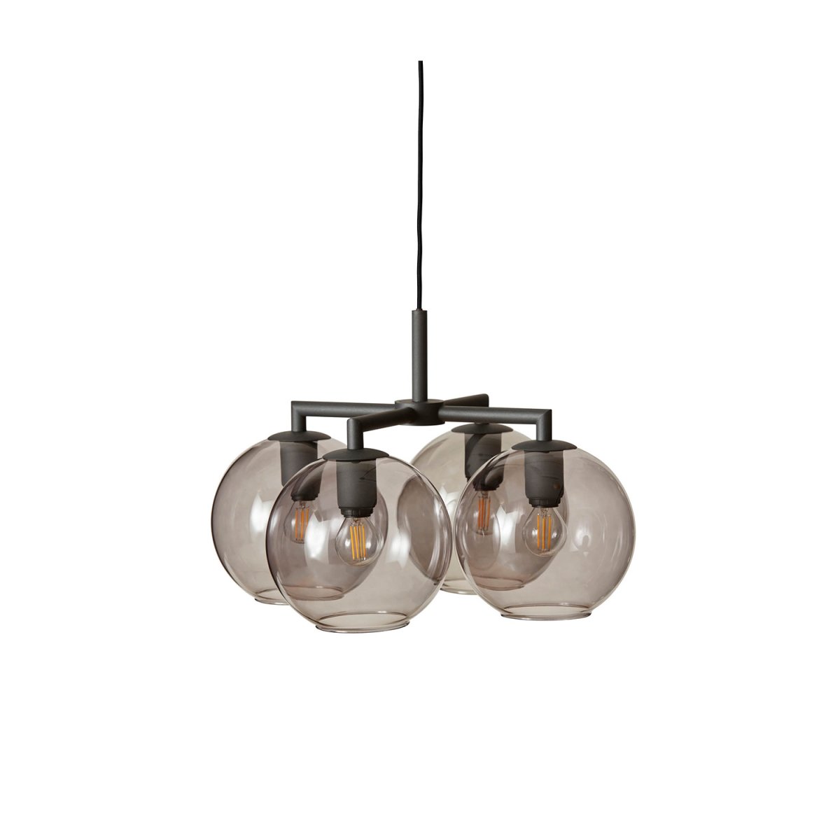 Ture Ø45 Noir suspension De CO Bankeryd - Le plafonnier Ture s'installe au-dessus de la table à manger, où il diffuse une belle lumière, ou au-dessus de la table basse pour ajouter du style au salon.