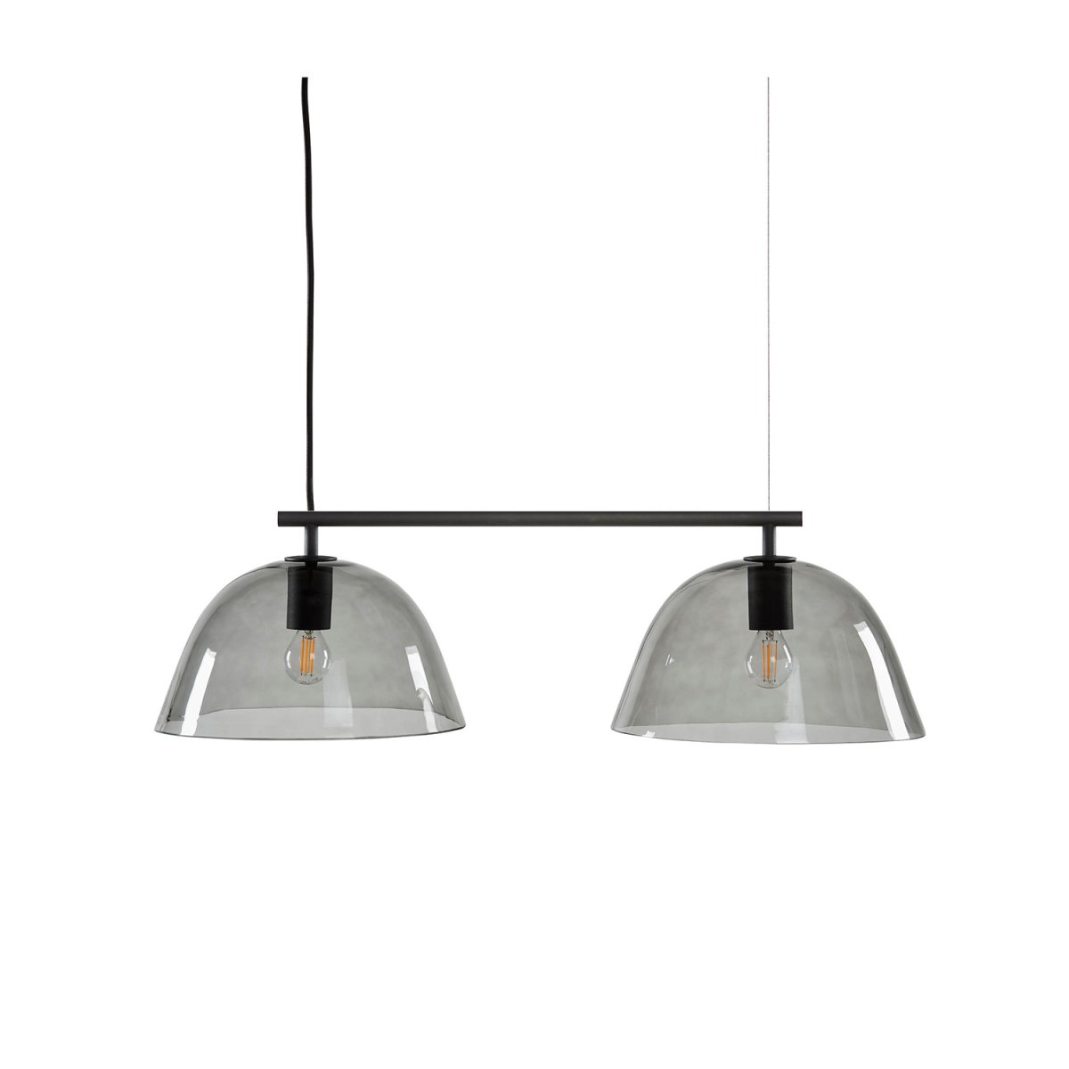Wendo 70cm Noir suspension De CO Bankeryd - Le plafonnier Wendo s'intègre parfaitement au-dessus des tables à manger rectangulaires, où la lampe fournit une bonne lumière tout en ajoutant du caractère à la pièce.