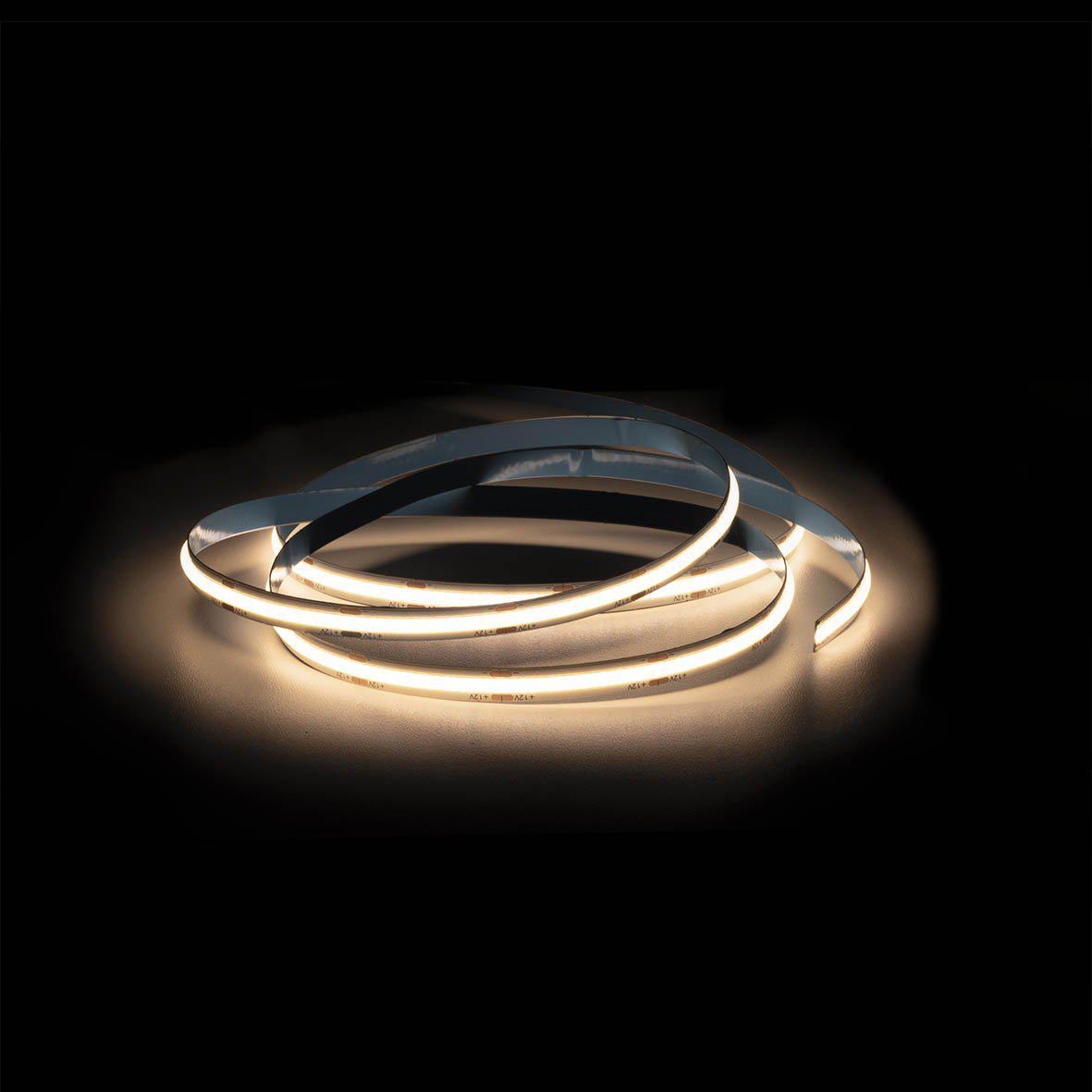Cobby ruban LED 12V 3000K 5m IP44 De Designlight - Cobby est un ruban LED flexible et de haute qualit&eacute; pour l'&eacute;clairage indirect, id&eacute;al pour les plans de travail, les placards et les &eacute;tag&egrave;res de cuisine o&ugrave; une lumi&egrave;re uniforme et agr&eacute;able est souhait&eacute;e.