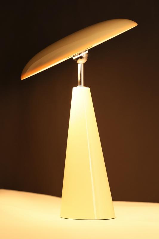 Audrey 33cm Beige portable De Eja - Audrey trouve parfaitement sa place sur une table basse, une table de chevet ou un rebord de fenêtre.