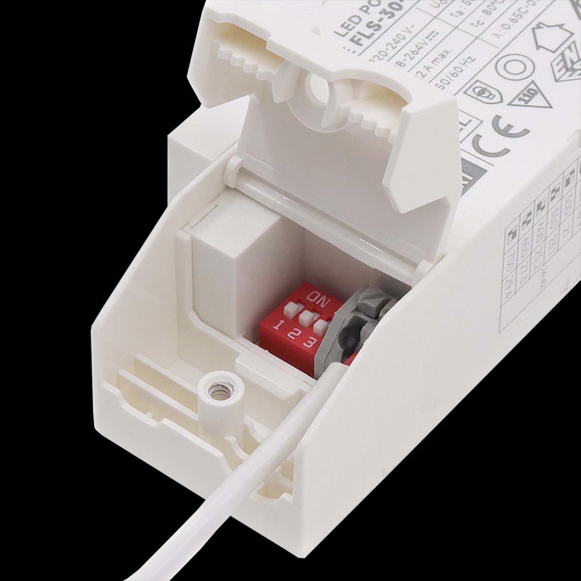 City Downlight 28/32/36W Blanc De Designlight - La puissance est r&eacute;glable sur trois niveaux &ndash; 28 W, 32 W ou 36 W &ndash; et la temp&eacute;rature de couleur peut &ecirc;tre s&eacute;lectionn&eacute;e entre 3&nbsp;000 K (lumi&egrave;re plus chaude et agr&eacute;able) et 4&nbsp;000 K (blanc neutre, lumi&egrave;re l&eacute;g&egrave;rement plus vive).