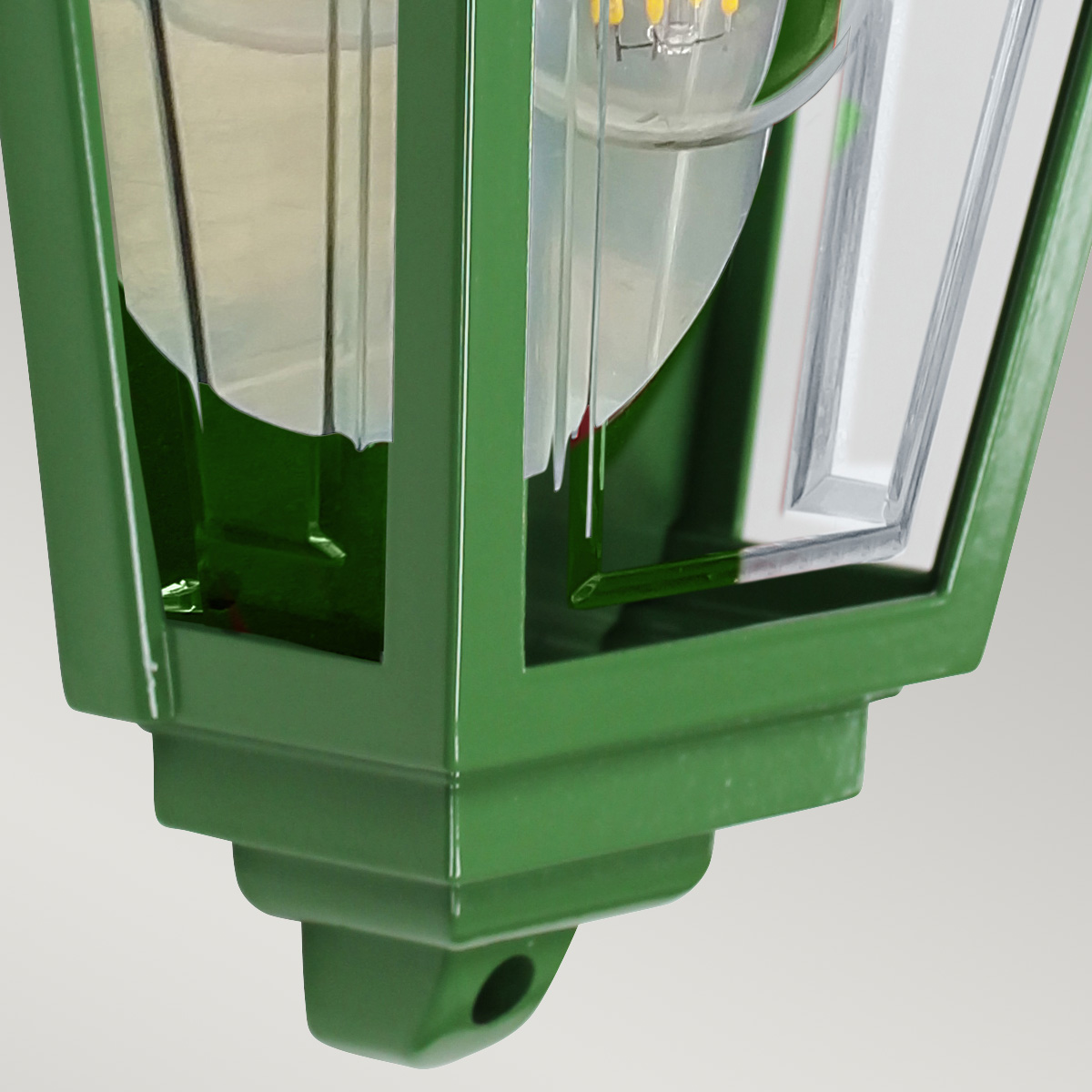 Deco Lane 32cm Vert lampe d’extérieur De Elstead Lighting - Avec un indice de protection IP44, la lampe est protégée contre la pluie et l'humidité et est donc parfaite pour les façades, les entrées et les terrasses.