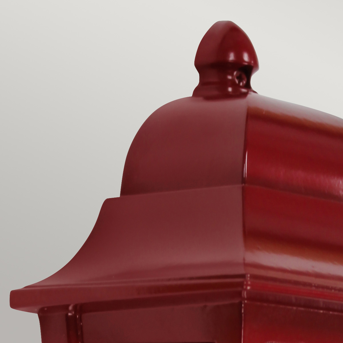 Deco Lane 32cm ROUGE lampe d’extérieur De Elstead Lighting - Avec un indice de protection IP44, la lampe est prot&eacute;g&eacute;e contre la pluie et l'humidit&eacute; et est donc parfaite pour les fa&ccedil;ades, les entr&eacute;es et les terrasses.