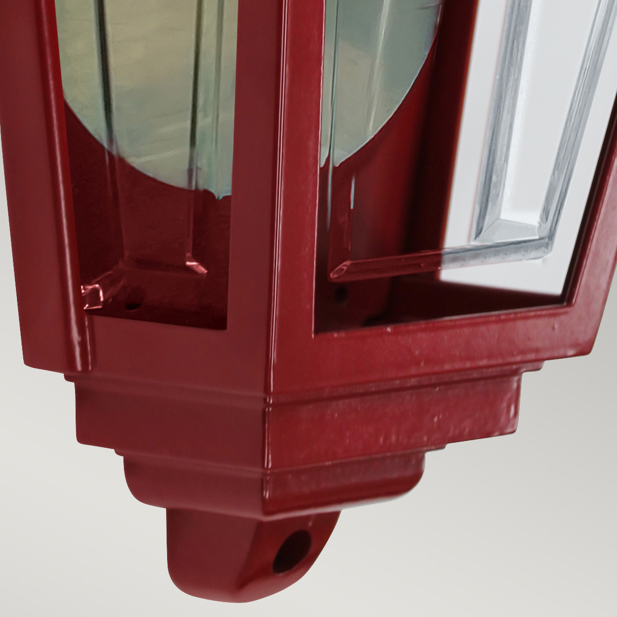 Deco Lane 32cm ROUGE lampe d’extérieur De Elstead Lighting - Avec un indice de protection IP44, la lampe est prot&eacute;g&eacute;e contre la pluie et l'humidit&eacute; et est donc parfaite pour les fa&ccedil;ades, les entr&eacute;es et les terrasses.