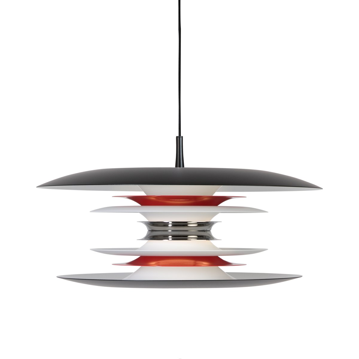 Diablo Ø50 Noir/rouge suspension De Belid - Cette suspension diffuse une lumi&egrave;re agr&eacute;able et tamis&eacute;e et convient parfaitement au-dessus de la table &agrave; manger ou dans d'autres pi&egrave;ces de la maison o&ugrave; style et fonctionnalit&eacute; sont recherch&eacute;s.