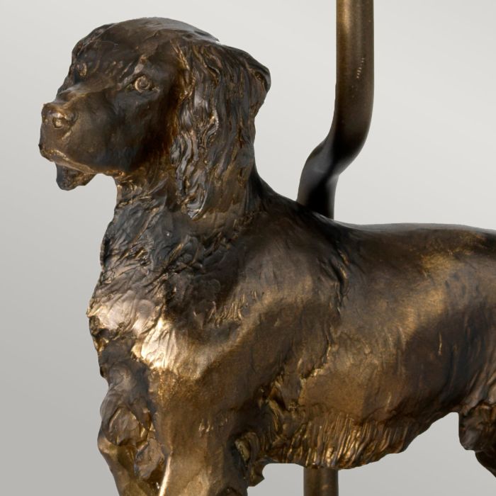 Rufus 48cm Bronze lampe de table De Elstead Lighting - L'abat-jour ovale, en jute naturel laminé, diffuse une lumière douce et agréable et crée une ambiance chaleureuse.
