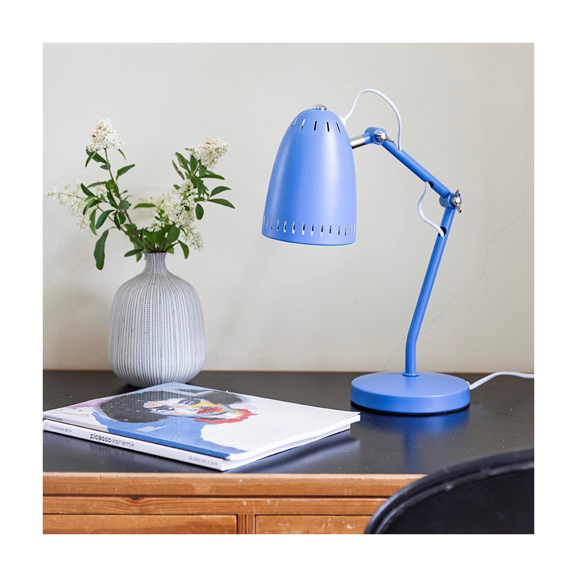 Dynamo 40cm Bleu lampe de bureau De Superliving - Adapt&eacute; &agrave; la fois &agrave; la maison et au bureau, Dynamo allie durabilit&eacute; et une touche d'inspiration r&eacute;tro.