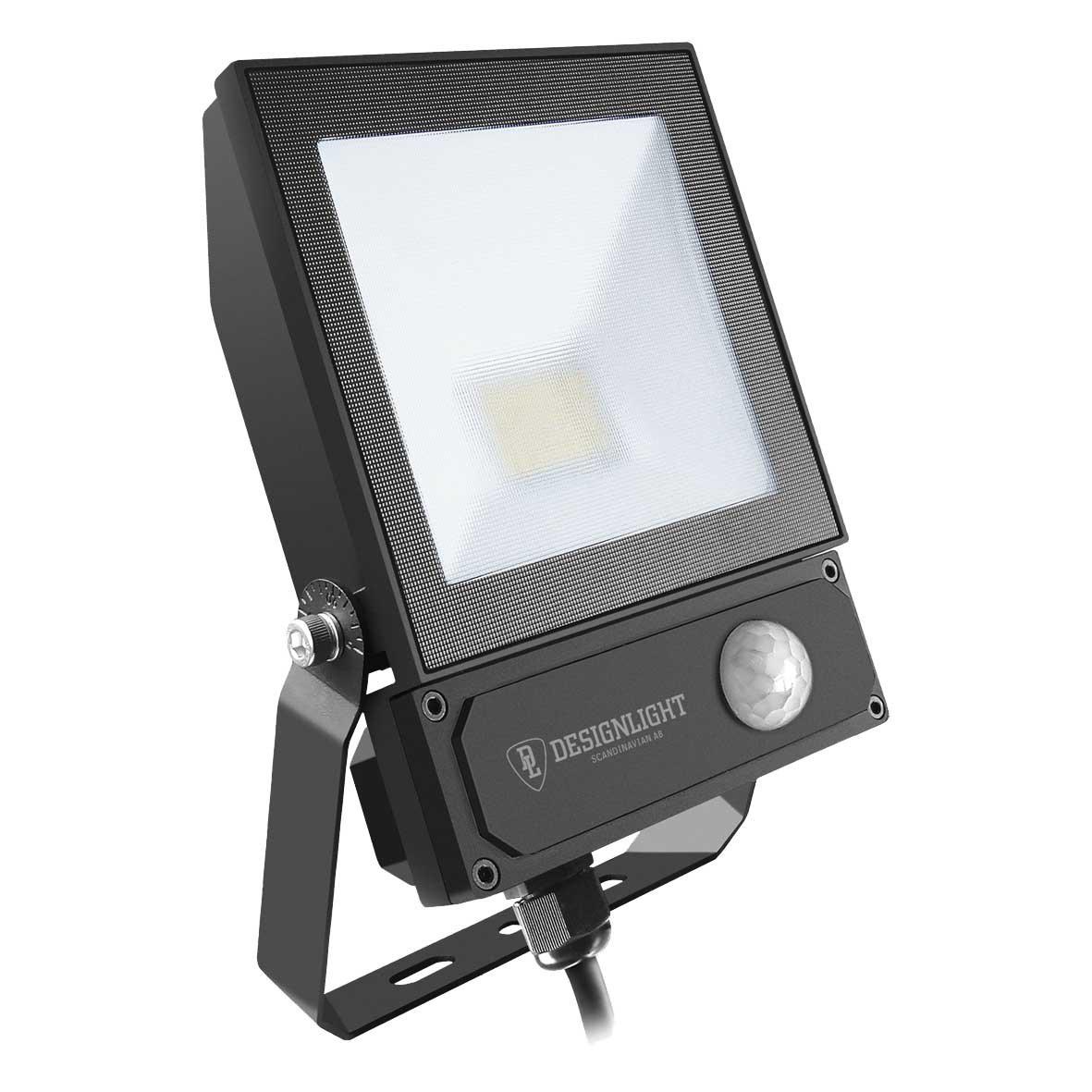Elly projecteur 30W avec capteur Noir De Designlight - D&eacute;tecteur et options de r&eacute;glageCe projecteur est &eacute;quip&eacute; d'un d&eacute;tecteur de mouvement PIR int&eacute;gr&eacute; et d'une t&eacute;l&eacute;commande permettant un r&eacute;glage ais&eacute; de ses fonctions.