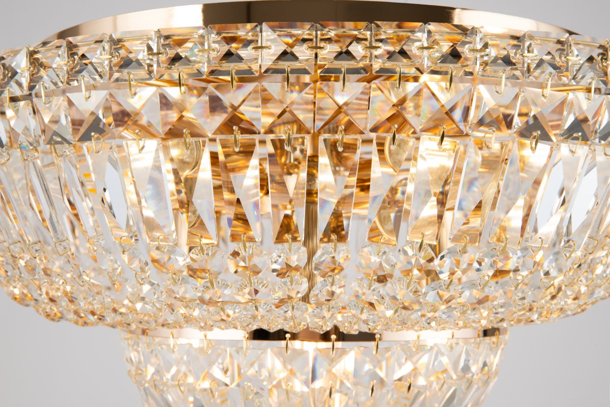 Basfor Ø45 Or cristal De Maytoni - Ce plafonnier en cristal est parfait pour tous ceux qui souhaitent ajouter une touche de glamour et d'exclusivité à leur maison, en particulier dans le salon, la salle à manger ou l'entrée.
