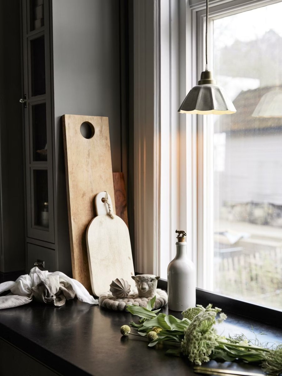 Ester Ø17 Blanc cassé lampe de fenêtre De PR Home - Cette lampe de fen&ecirc;tre a une finition unique et artisanale, aucune n'est exactement identique dans son motif.