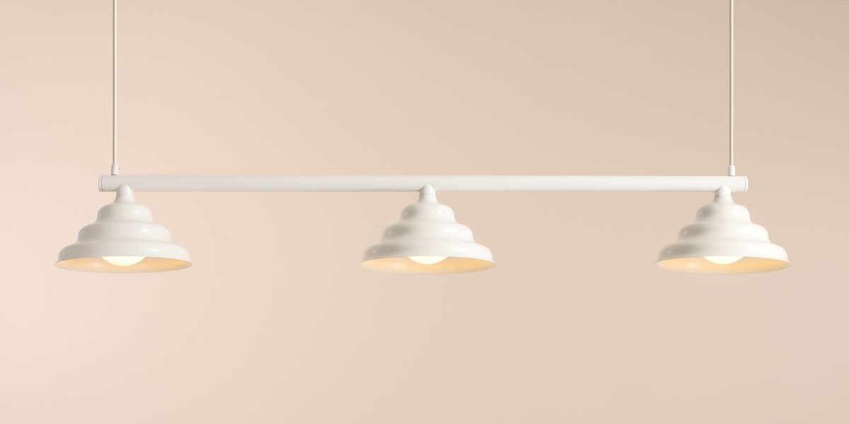 Wave 106cm Blanc crémeux suspension De Artera - Wave est une suspension moderne au design rétro, ce qui en fait une lumière polyvalente qui s'intègre dans n'importe quelle maison.