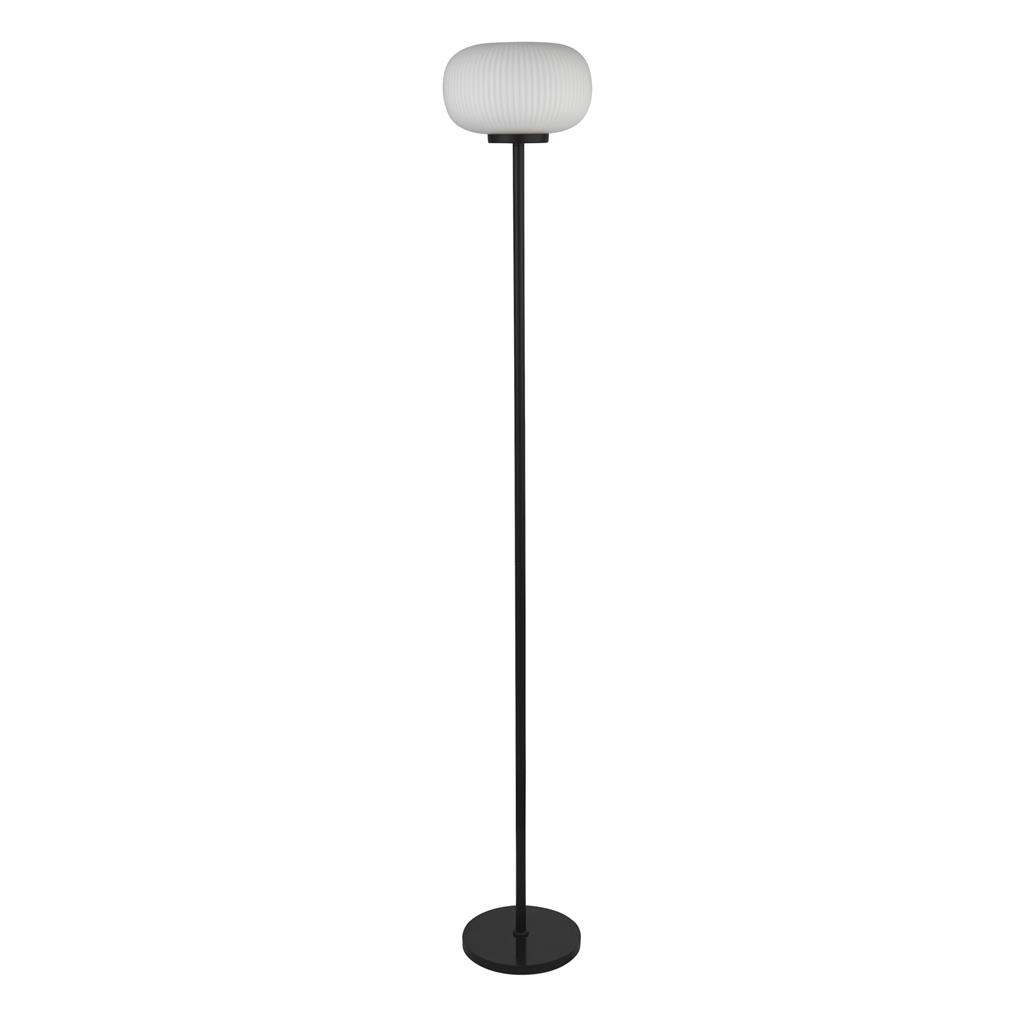 Lumina Noir lampadaire De Searchlight - Le lampadaire Lumina combine un cadre en métal noir mat avec du verre opale nervuré – un contraste qui crée une sensation moderne et élégante.