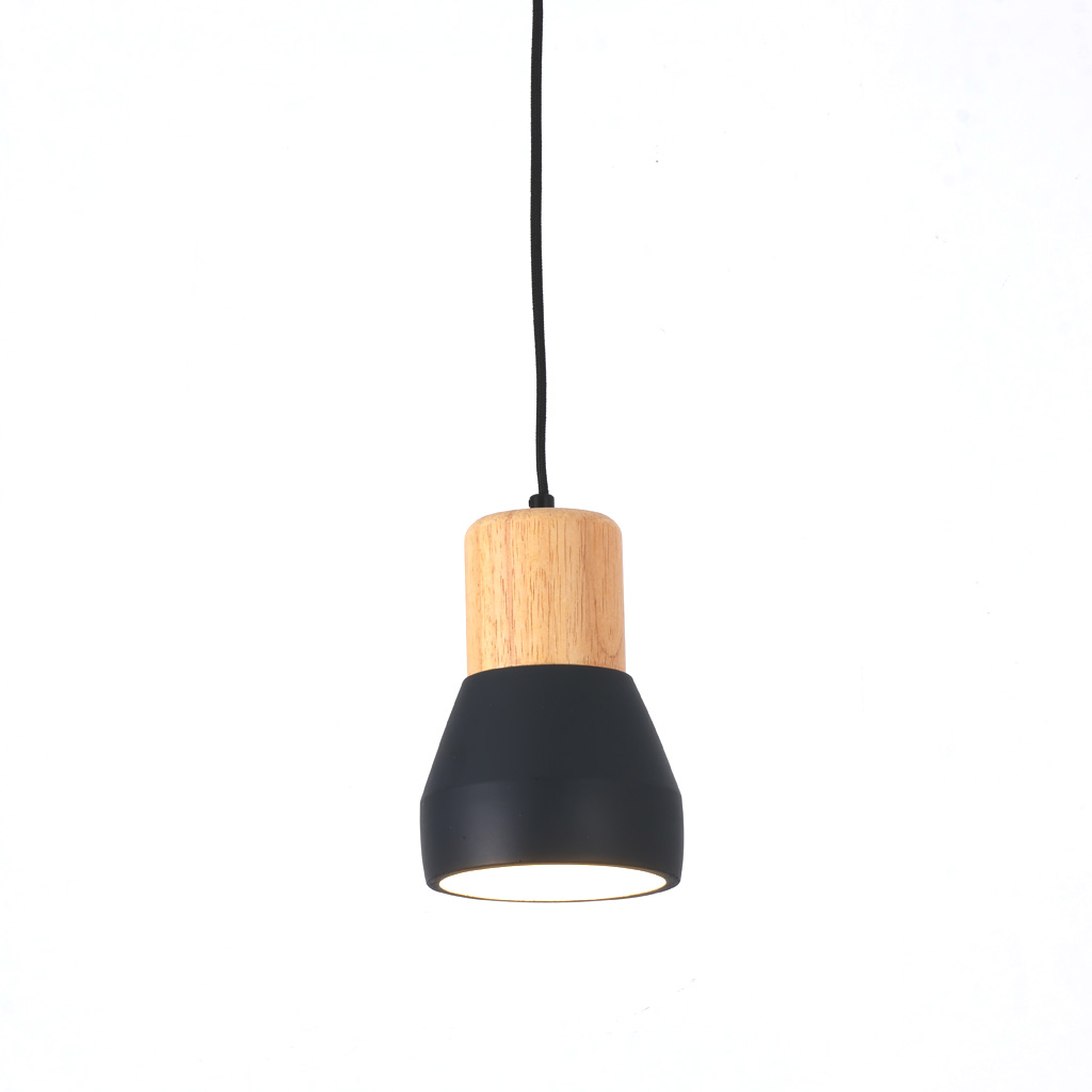 Pepe Ø13 Noir lampe de fenêtre De Nordic Lighting - L'alliance du bois et du b&eacute;ton lui conf&egrave;re un aspect &agrave; la fois robuste et chaleureux, tandis que sa finition noire mate apporte une touche &agrave; la fois sobre et tendance.