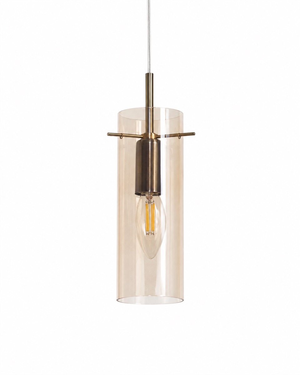 Cilinda Ø7 Laiton/ambre lampe de fenêtre De Nordic Lighting - Son verre ambr&eacute; assure une agr&eacute;able diffusion de la lumi&egrave;re et, associ&eacute; aux d&eacute;tails en laiton vieilli, en fait un &eacute;l&eacute;ment d&eacute;coratif raffin&eacute;.