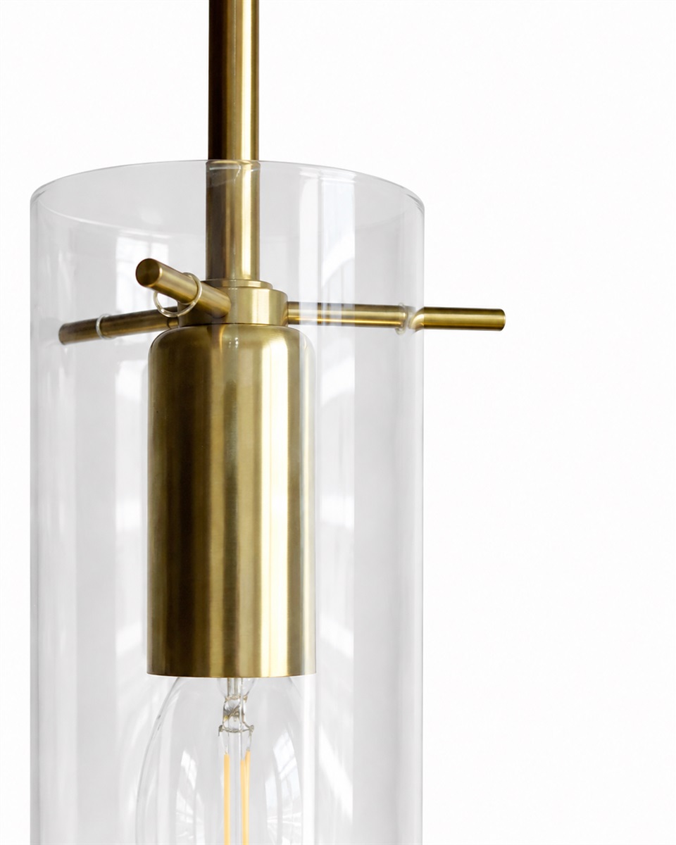 Cilinda Ø7 Laiton/transparent lampe de fenêtre De Nordic Lighting - Cilinda est une lampe de fen&ecirc;tre intemporelle au design &eacute;l&eacute;gant.