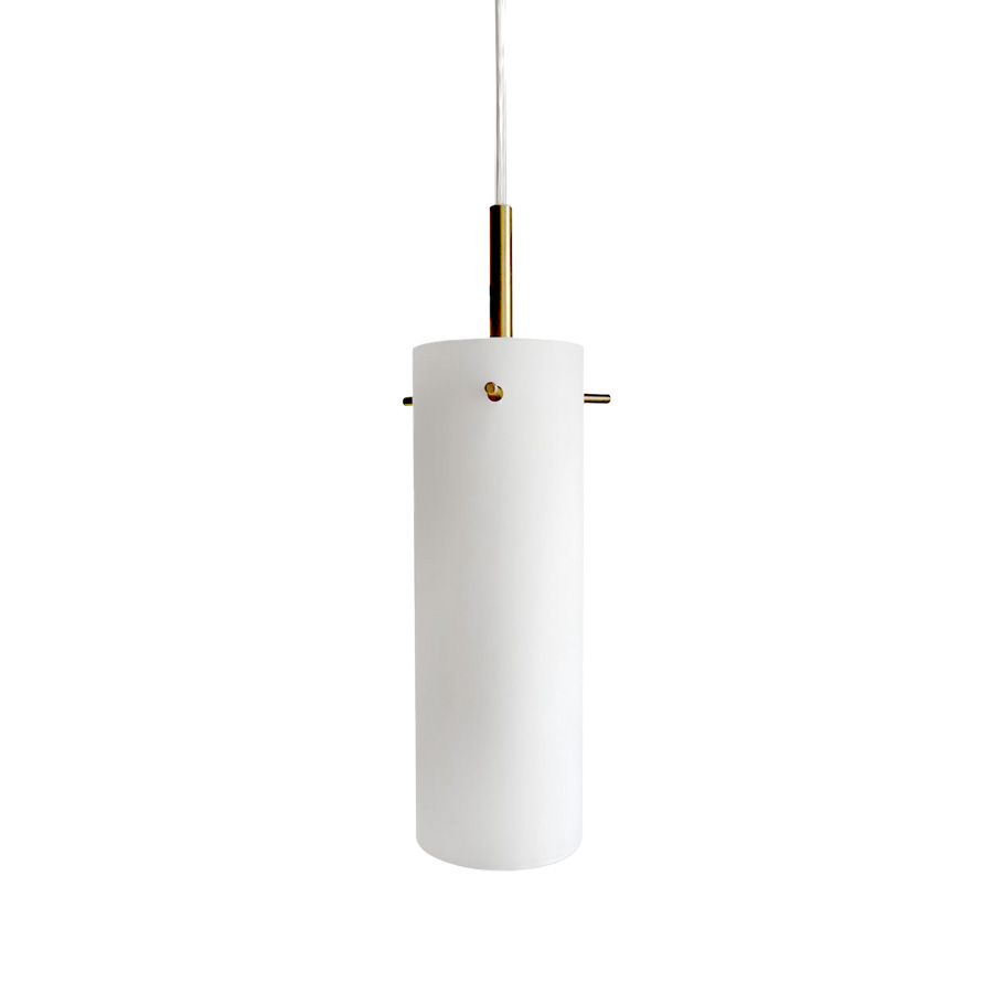 Cilinda Ø7 Laiton/blanc lampe de fenêtre De Nordic Lighting - Cilinda est une lampe de fen&ecirc;tre intemporelle au design &eacute;l&eacute;gant.