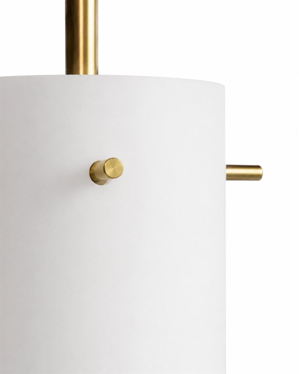 Cilinda Ø7 Laiton/blanc lampe de fenêtre De Nordic Lighting - Cilinda est une lampe de fen&ecirc;tre intemporelle au design &eacute;l&eacute;gant.