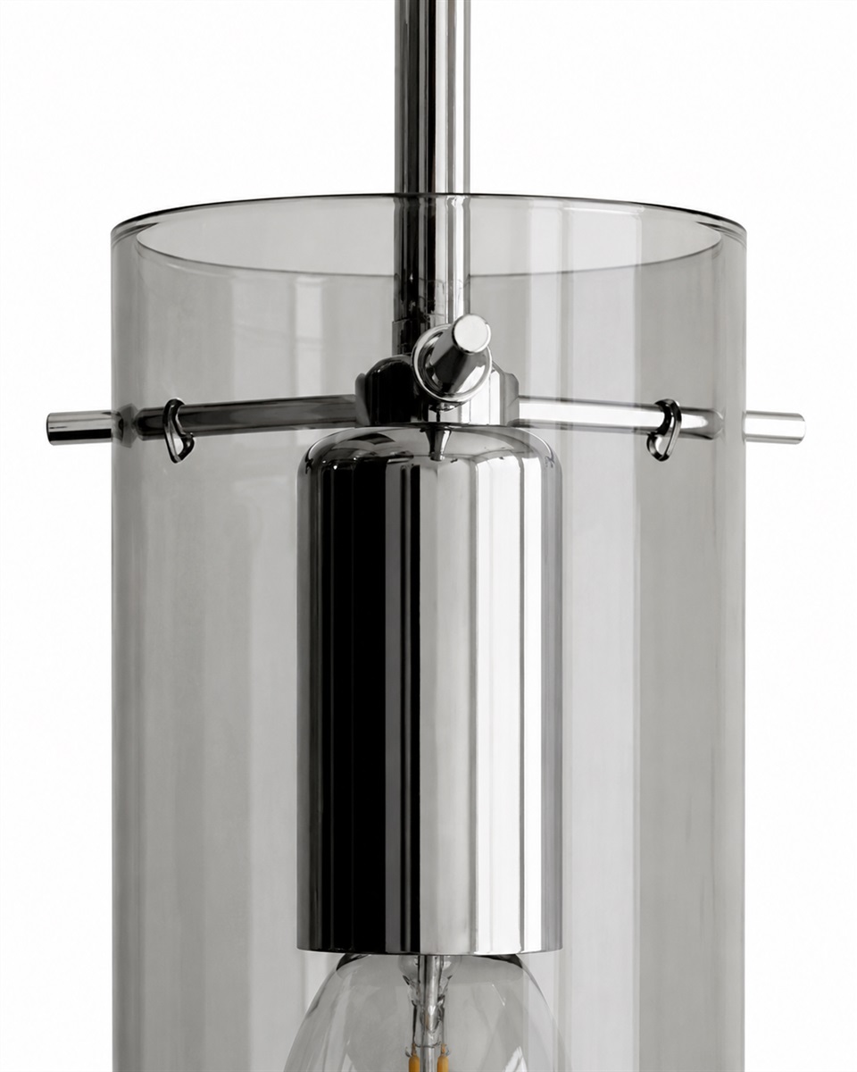 Cilinda Ø7 Chrome/fumé lampe de fenêtre De Nordic Lighting - Cilinda est une lampe de fen&ecirc;tre intemporelle au design &eacute;l&eacute;gant.