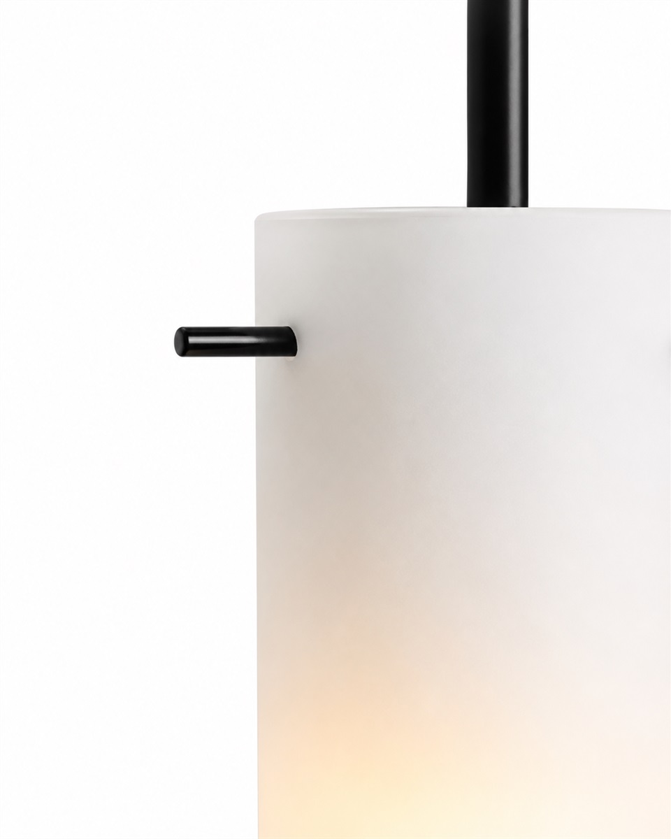 Cilinda Ø7 Noir et blanc lampe de fenêtre De Nordic Lighting - Cilinda est une lampe de fenêtre intemporelle au design élégant.