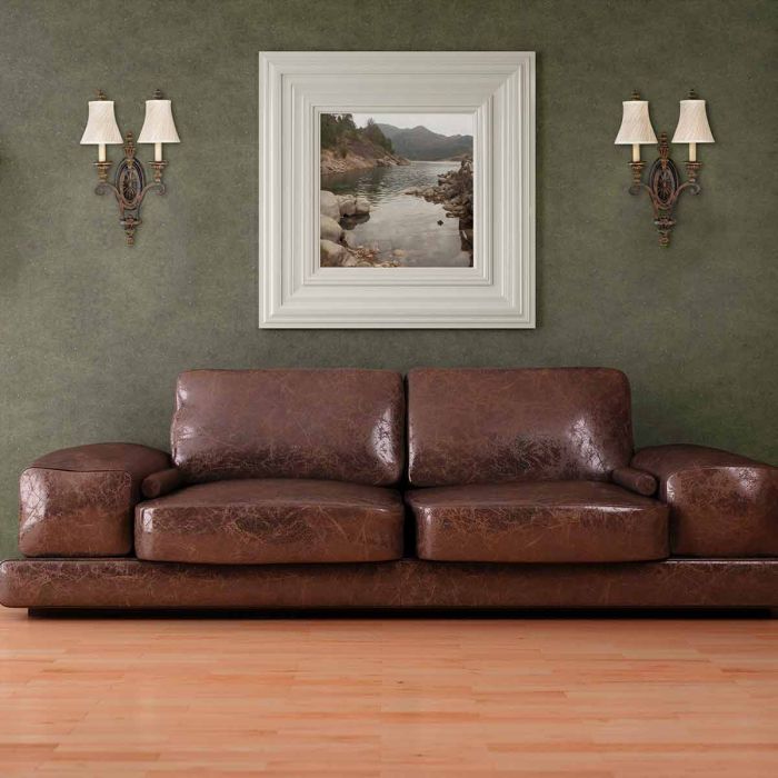Drawing Room 60cm Bronze applique murale De Elstead Lighting - Ljusk&auml;llorna p&aring; vardera arm omfamnas av varsin dekorativ lampsk&auml;rm som bidrar med en fin och harmonisk ljusspridning i rummet.