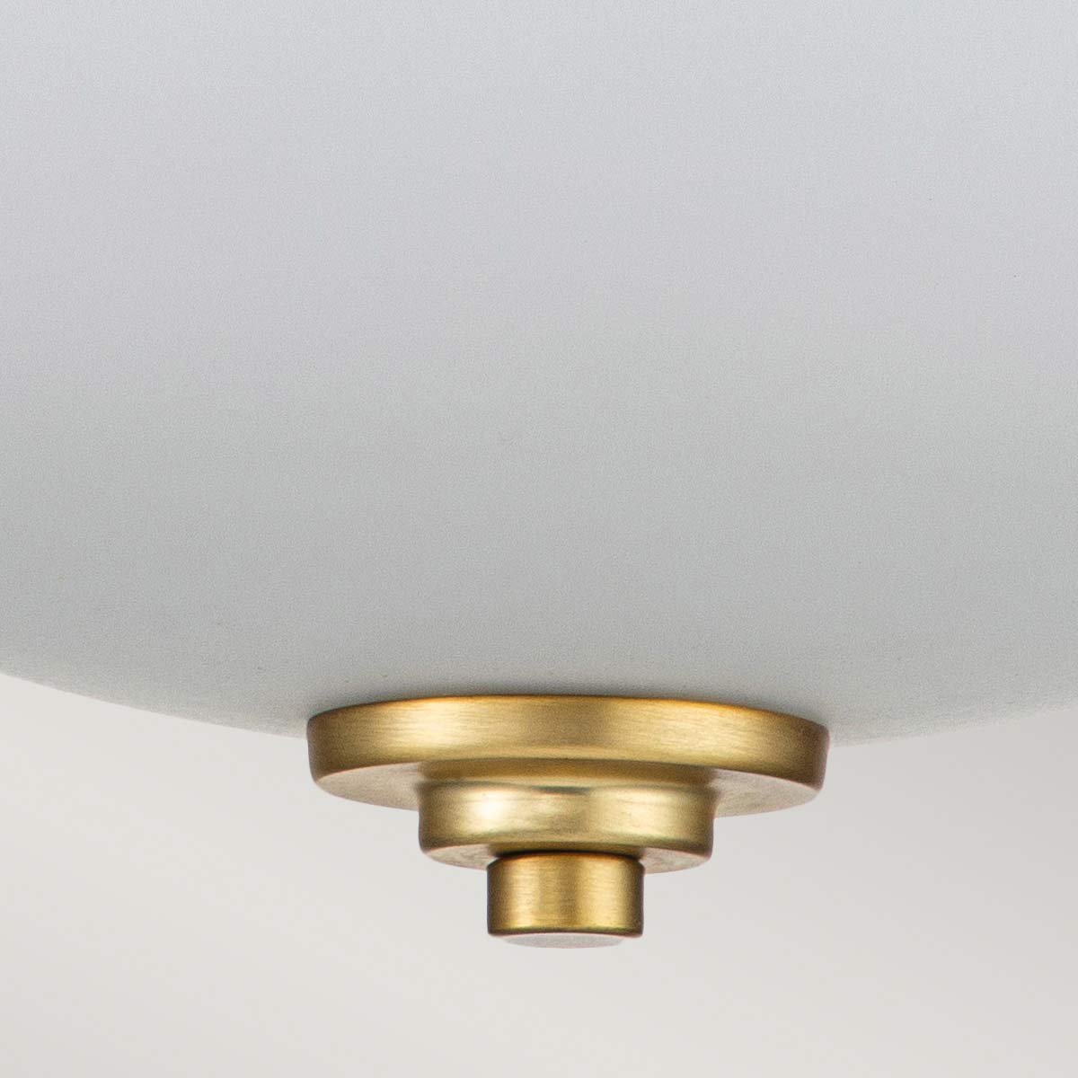 Malibu Ø34 Laiton brossé lampe de salle de bain De Elstead Lighting - Le plafonnier Malibu en laiton brossé est un plafonnier élégant et polyvalent qui s'intègre aussi bien dans les intérieurs classiques que modernes.