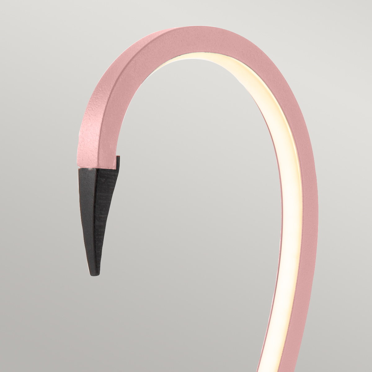 Flamingo 50cm Rose lampe de table De Elstead Lighting - Flamingo &auml;r en konstn&auml;rlig och elegant bordslampa som kombinerar modern design med skulptural estetik.