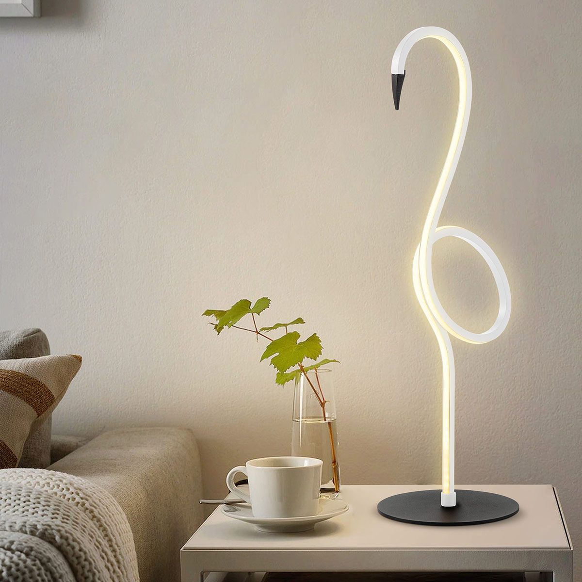 Flamingo 50cm Blanc lampe de table De Elstead Lighting - Flamingo &auml;r en konstn&auml;rlig och elegant bordslampa som kombinerar modern design med skulptural estetik.