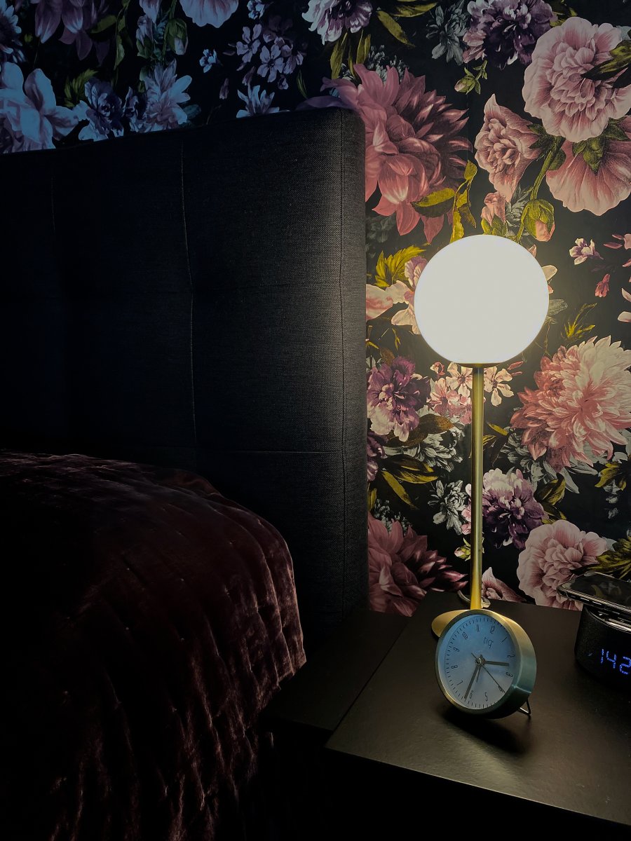 Molekyl 43cm Laiton mat lampe de table De Aneta Lighting - Laissez Molekyl devenir une d&eacute;claration de style dans votre maison - parfait pour donner &agrave; votre int&eacute;rieur un nouvel &eacute;clat et diffuser une lumi&egrave;re agr&eacute;able l&agrave; o&ugrave; elle est le plus n&eacute;cessaire.