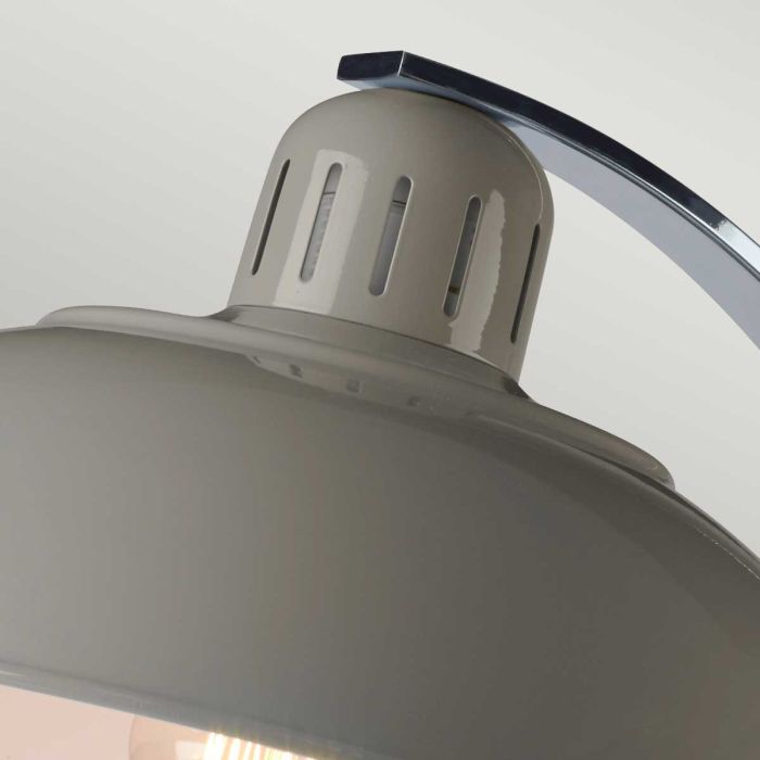 Franklin 46cm Gris lampe de table De Elstead Lighting - Bordslampan Franklin har en elegant b&ouml;jd arm i polerad krom samt en spunnen metallsk&auml;rm och bas i blank gr&aring; finish.