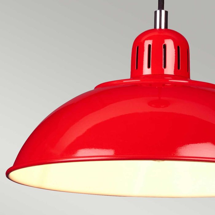 Franklin Ø30 ROUGE suspension De Elstead Lighting - Den vita insidan av sk&auml;rmen ger en klar och bra ljusspridning.