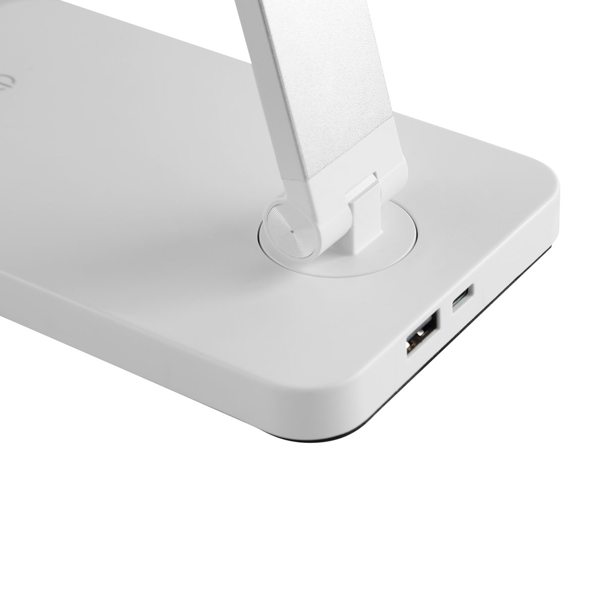 Lomina 38cm Blanc lampe de bureau De Brilliant - Lomina est une lampe de bureau élégante et pratique, fabriquée en métal blanc et en plastique.