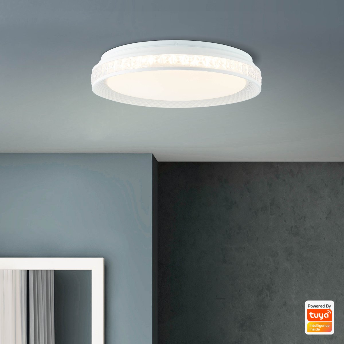 Burlie Ø40 Blanc plafonnier De Brilliant - Son cadre prismatique cr&eacute;e un magnifique jeu de lumi&egrave;re dans la pi&egrave;ce lorsqu'il est allum&eacute;.
